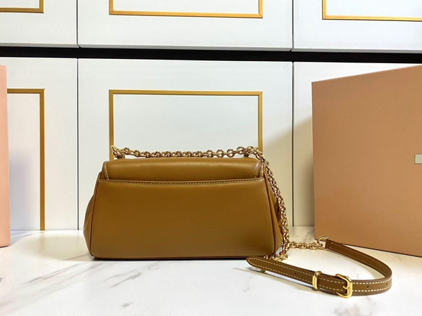 スーパーコピーブランドバッグ背面デザイン